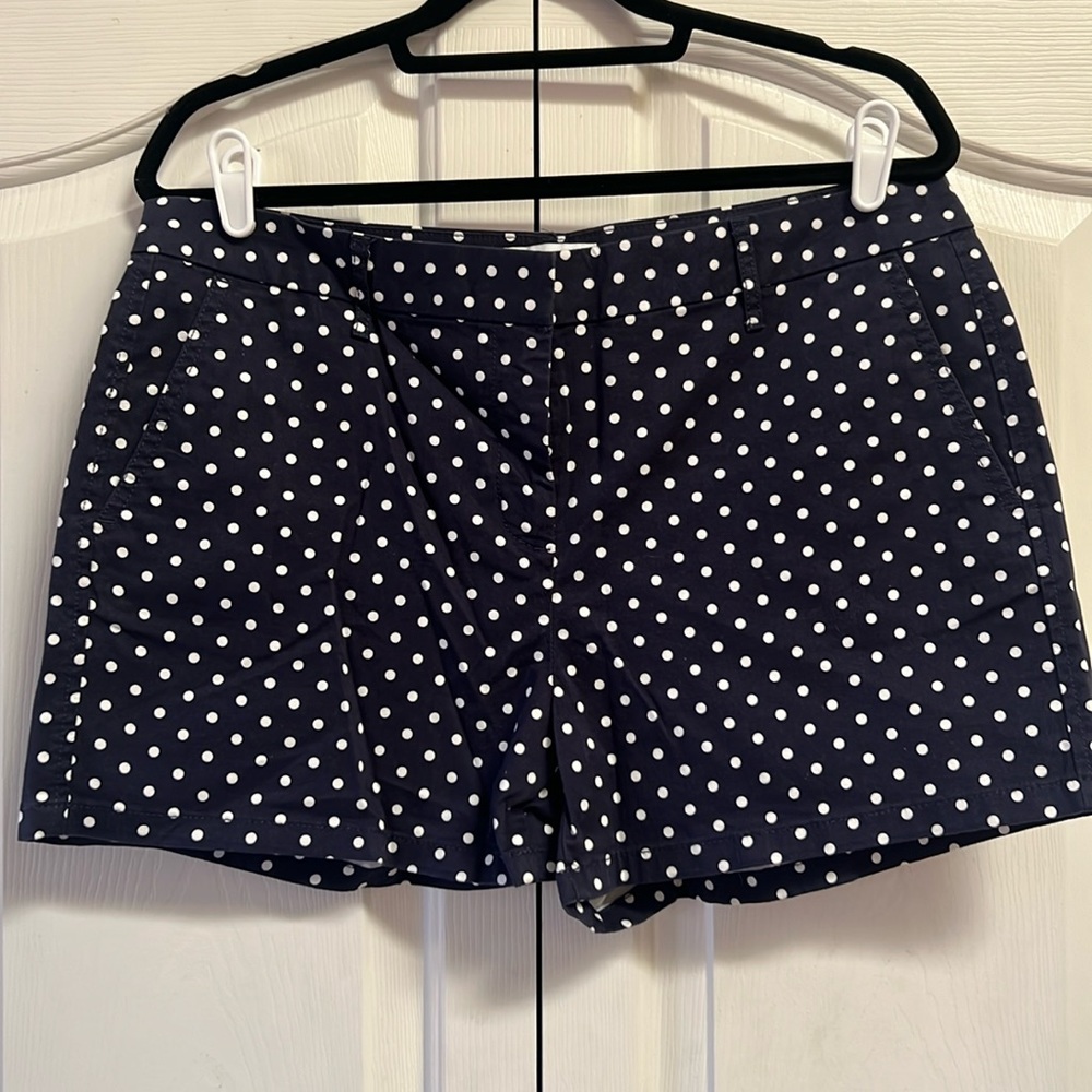 NWT Elle flat front polka dot Chino short